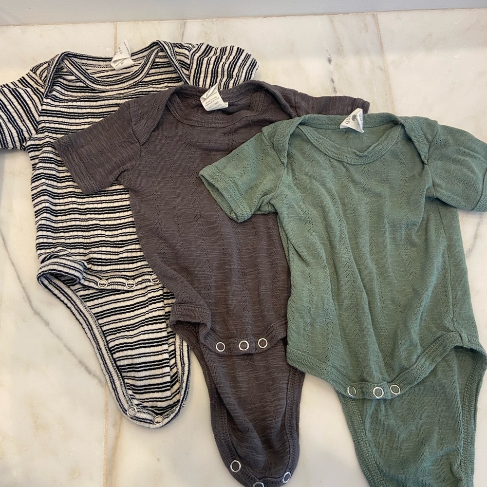 Kate Quinn Bodysuits 0-3mo